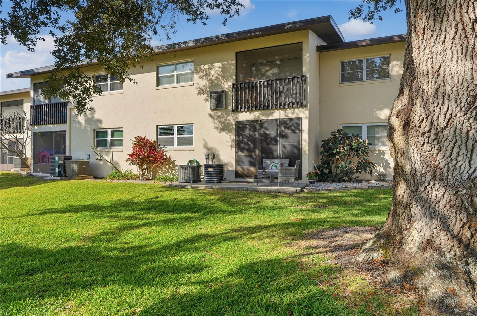 Image 27 of 38 For 900 Avenue Z Se C2