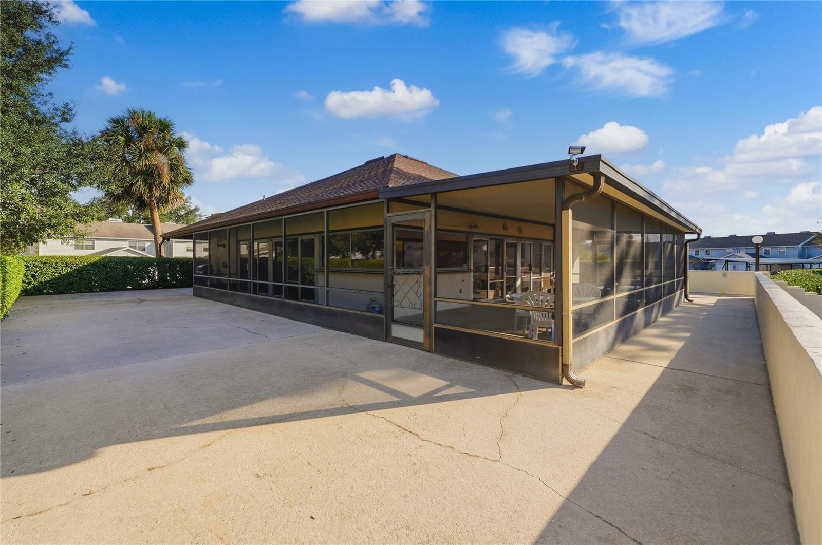 Image 31 of 38 For 900 Avenue Z Se C2