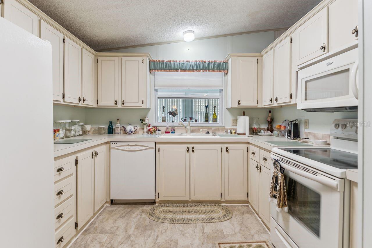 Image 12 of 34 For 6667 Briarhill Drive Ne