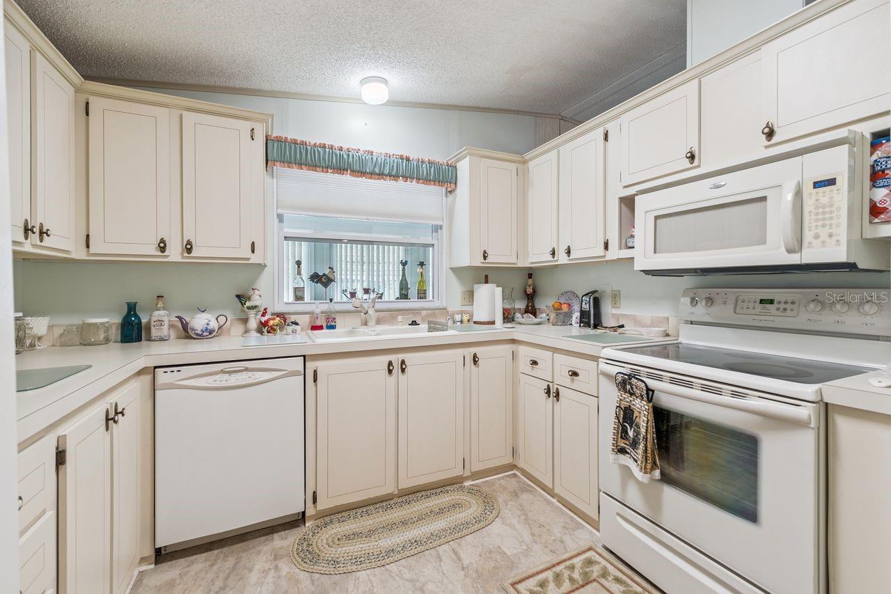 Image 13 of 34 For 6667 Briarhill Drive Ne