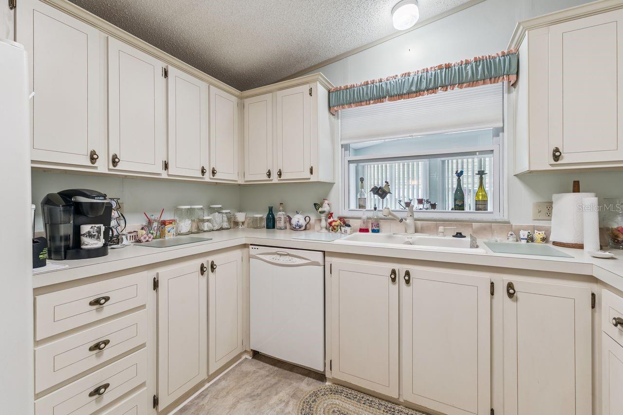 Image 14 of 34 For 6667 Briarhill Drive Ne