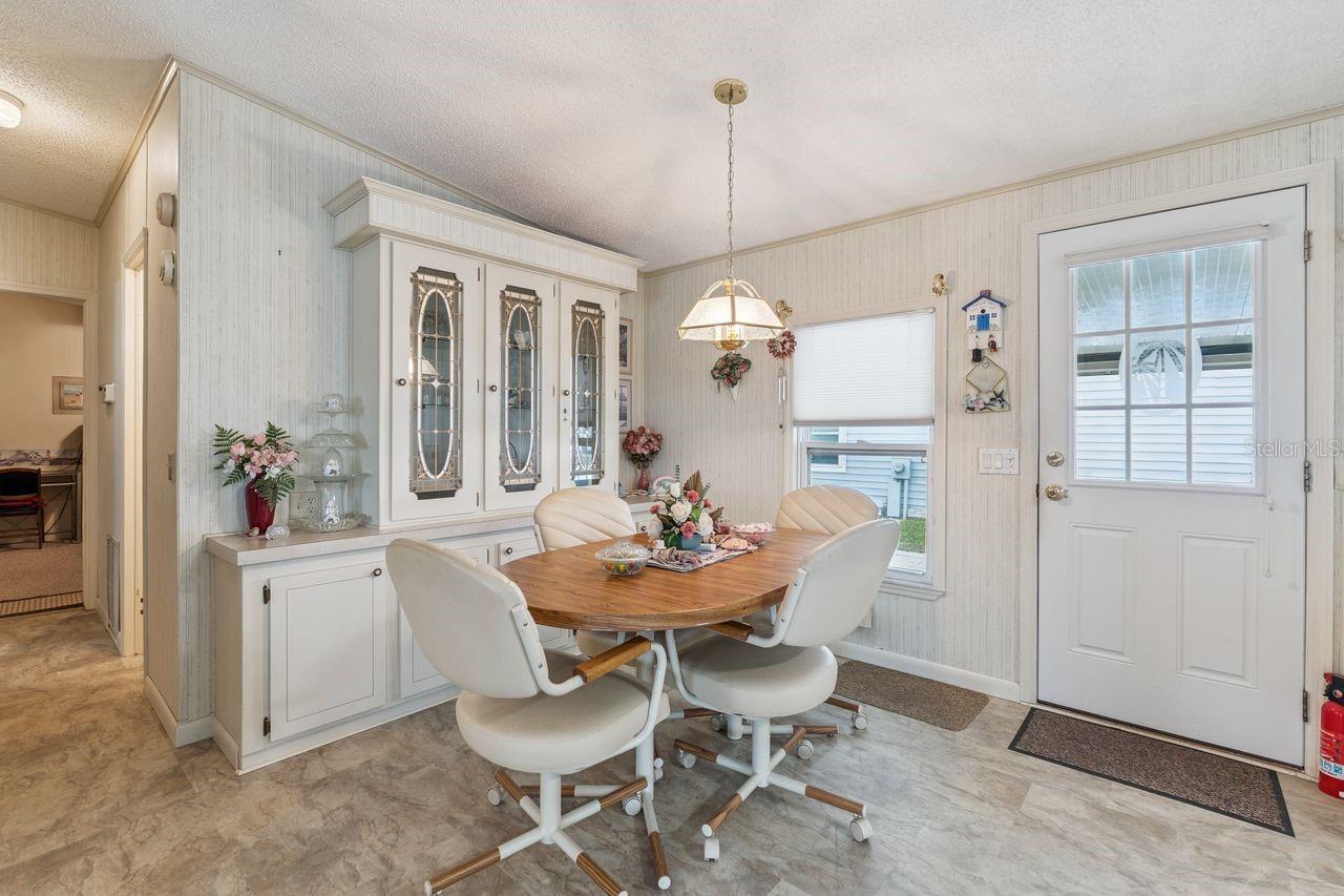 Image 4 of 34 For 6667 Briarhill Drive Ne