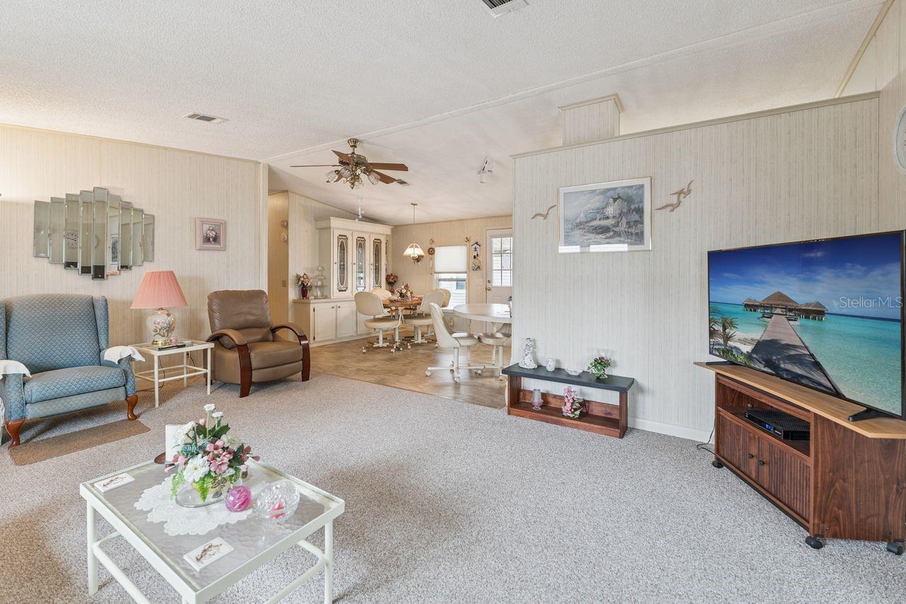 Image 6 of 34 For 6667 Briarhill Drive Ne