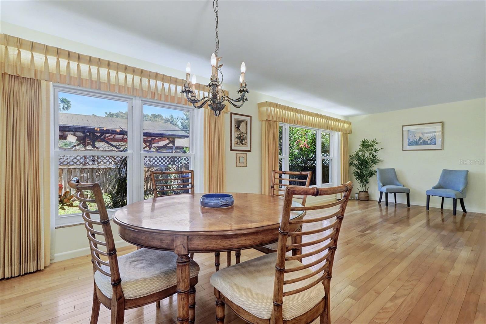 Image 4 of 36 For 1515 Serpentine Drive S