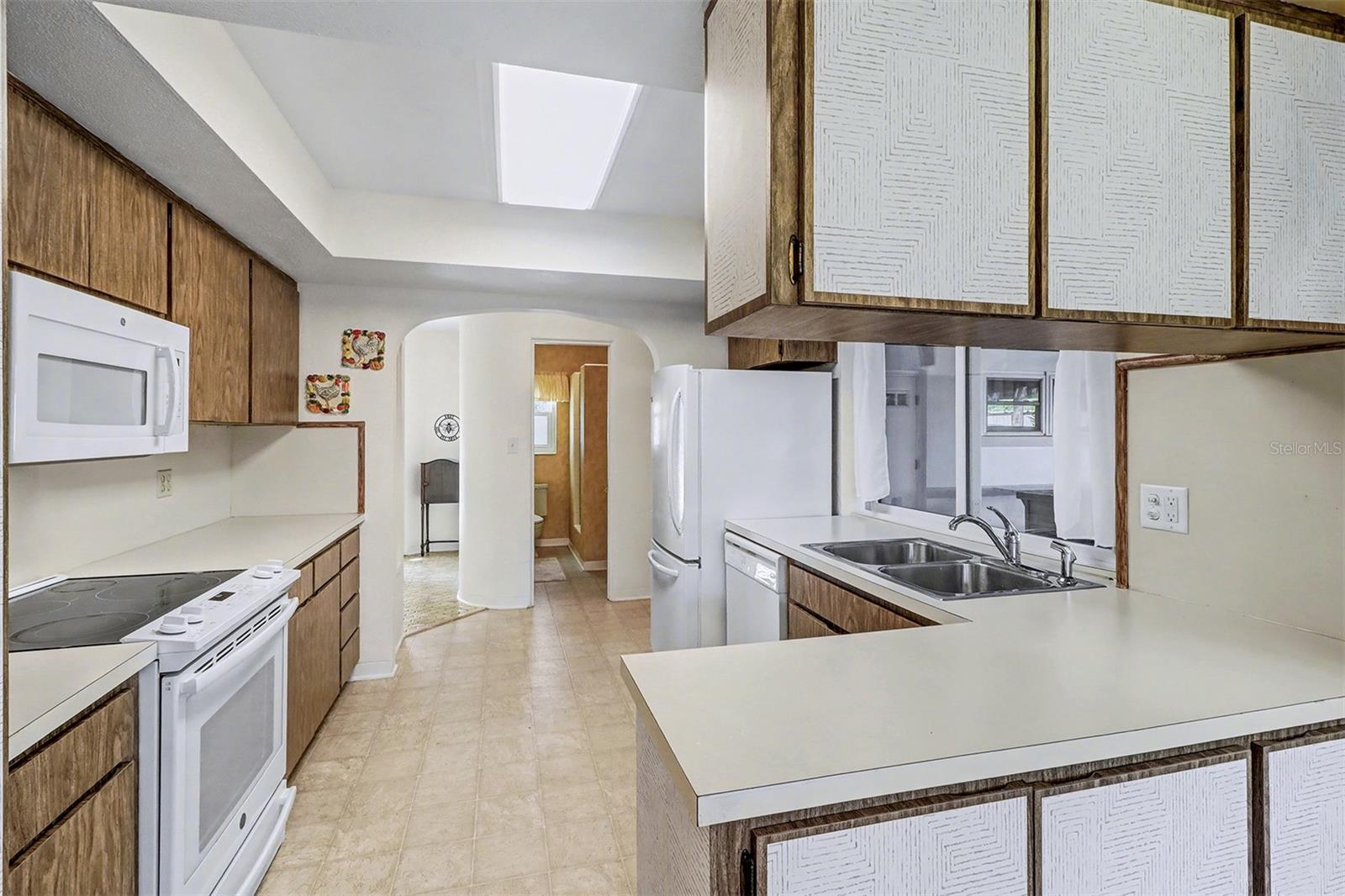 Image 6 of 36 For 1515 Serpentine Drive S