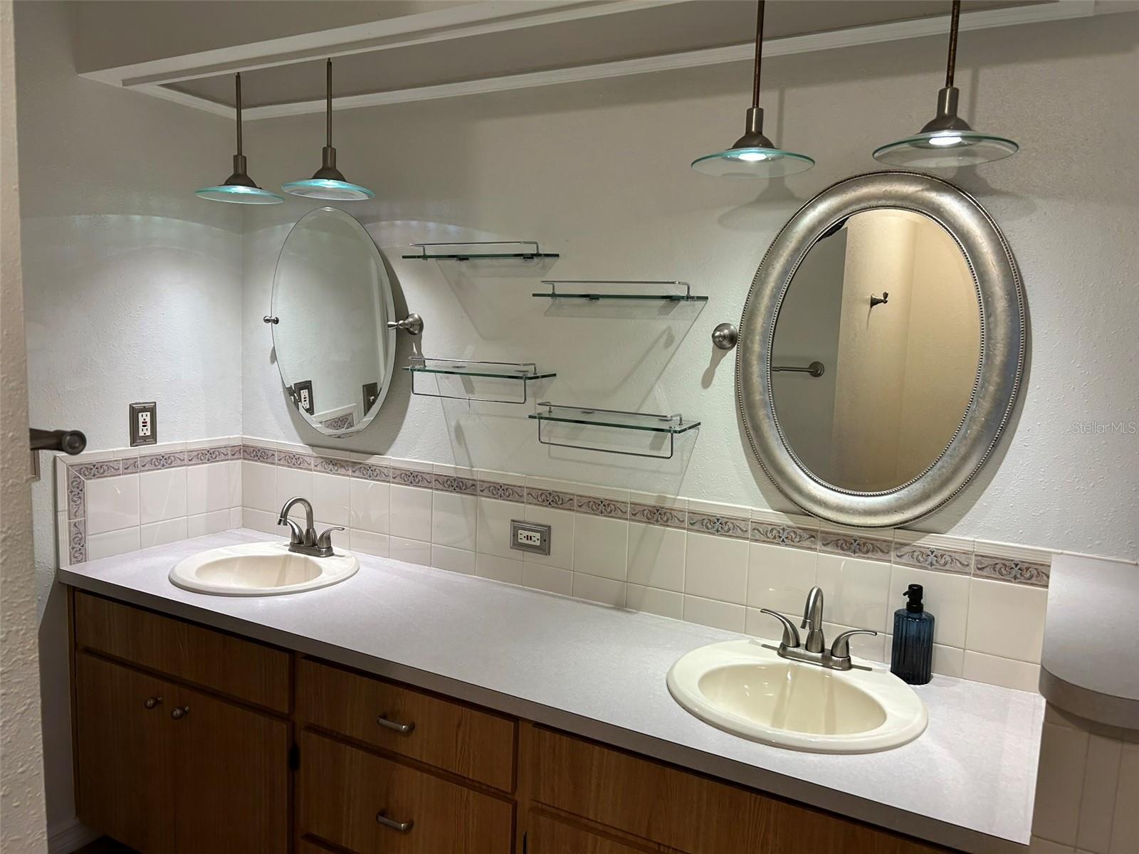 Image 5 of 27 For 811 Carlton Avenue