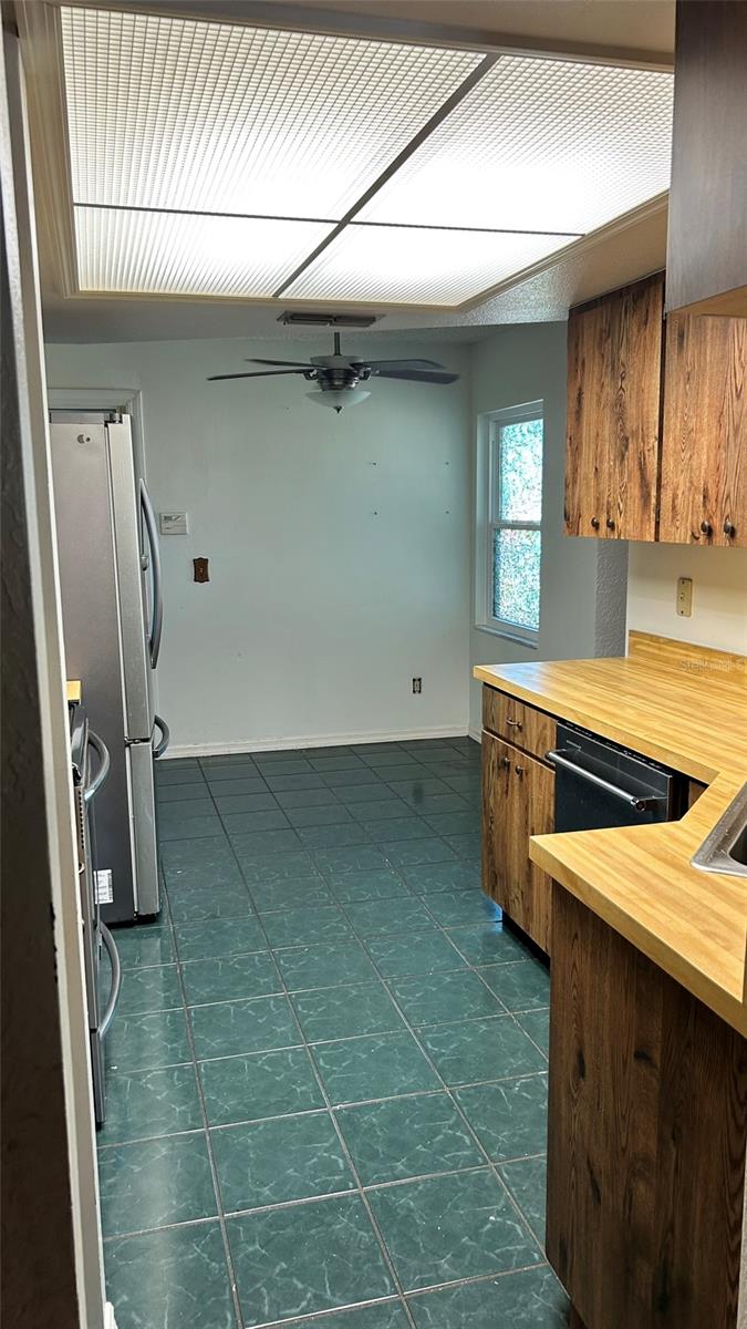 Image 7 of 27 For 811 Carlton Avenue