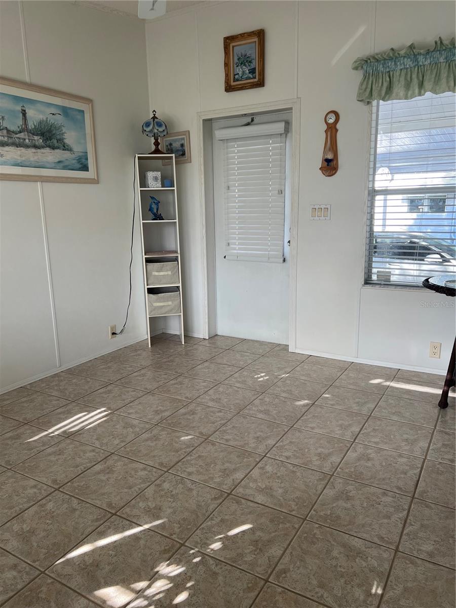 Image 4 of 17 For 6236 Knotty Pine Drive Se