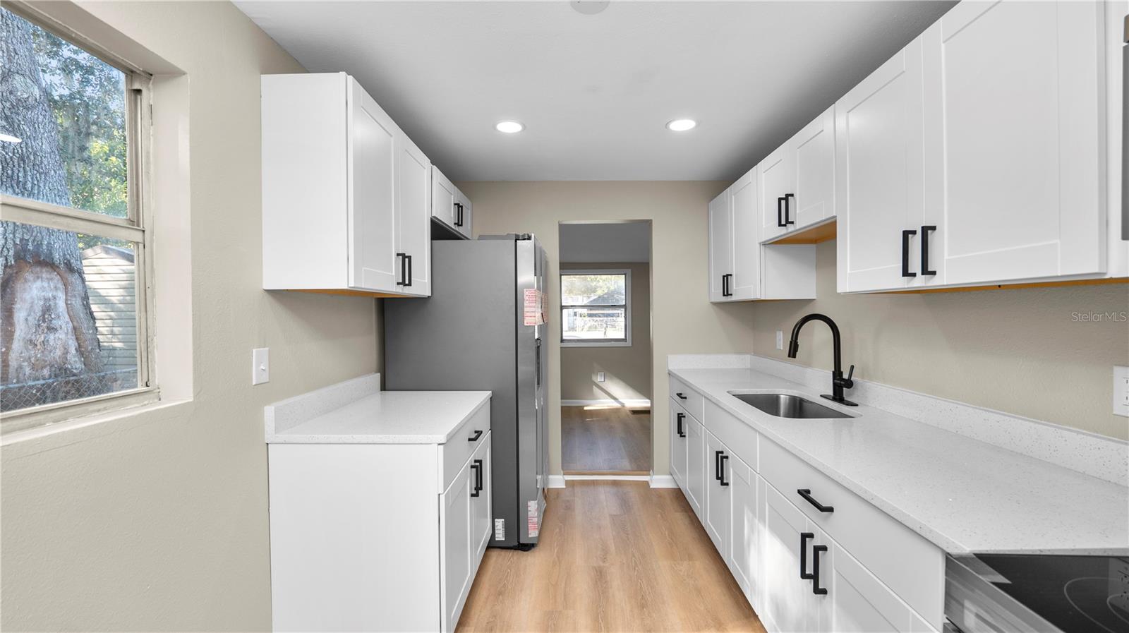 Listing photo id 11 for 1903 Lime Street