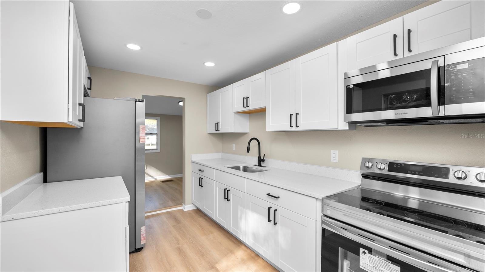 Listing photo id 12 for 1903 Lime Street