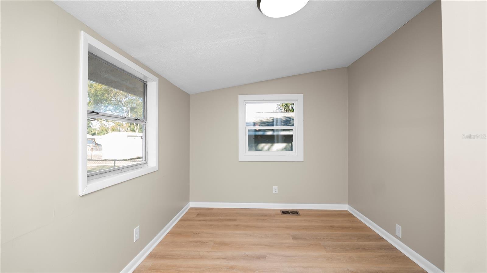 Listing photo id 16 for 1903 Lime Street