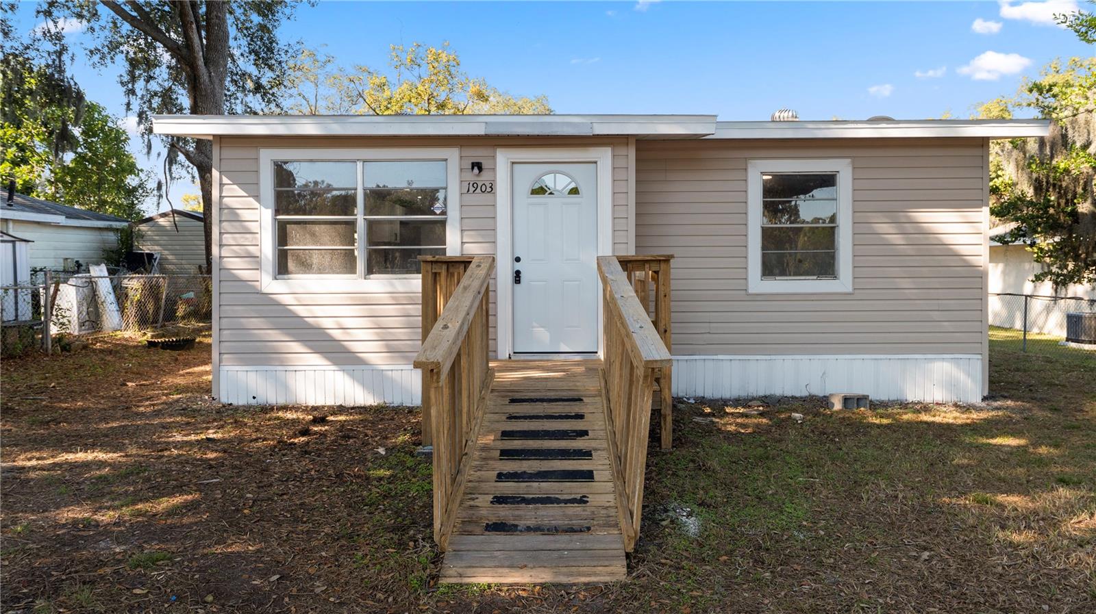 Listing photo id 1 for 1903 Lime Street