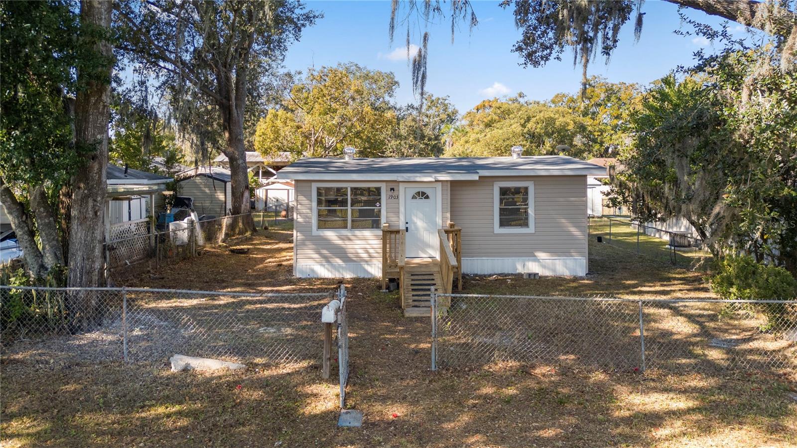 Listing photo id 39 for 1903 Lime Street