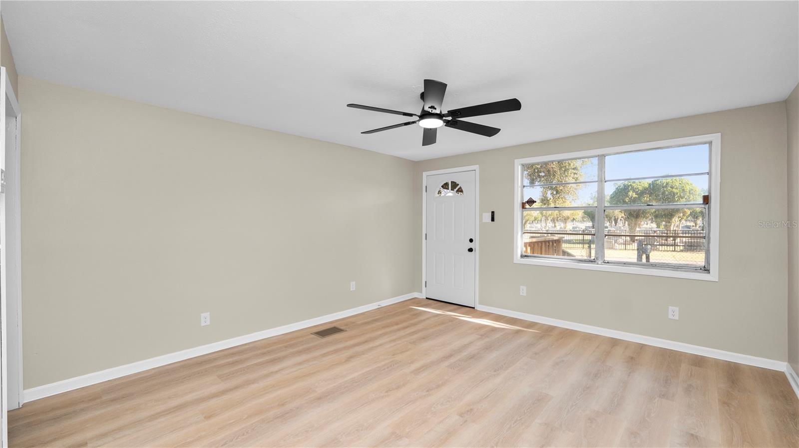 Listing photo id 3 for 1903 Lime Street