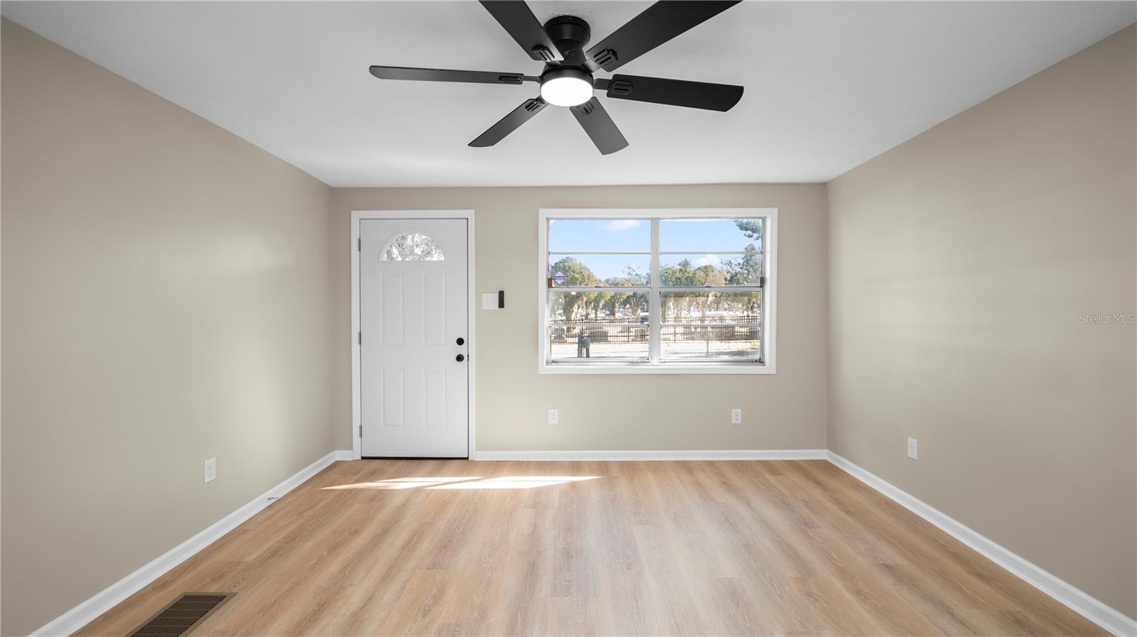 Listing photo id 5 for 1903 Lime Street