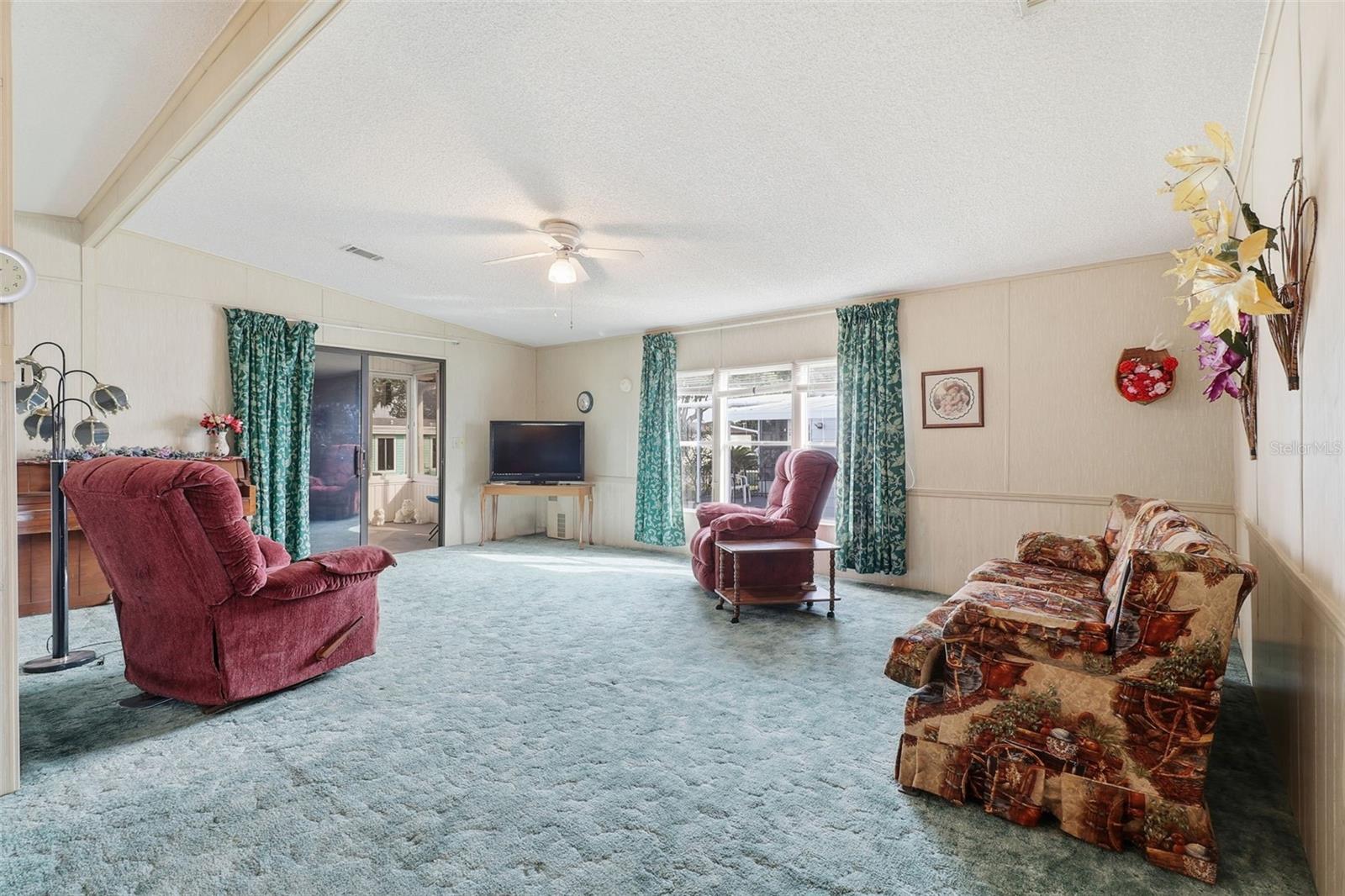 Image 10 of 39 For 6644 Princeton Drive Ne