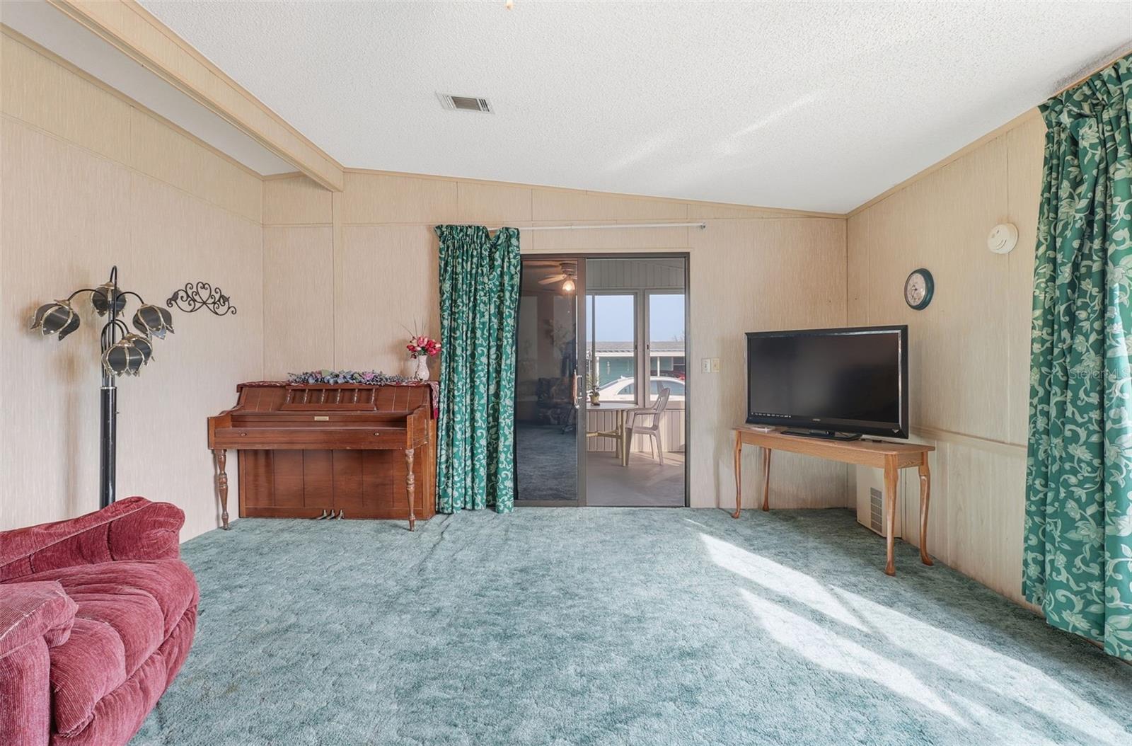 Image 11 of 39 For 6644 Princeton Drive Ne