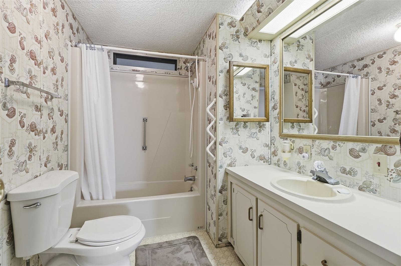 Image 17 of 39 For 6644 Princeton Drive Ne