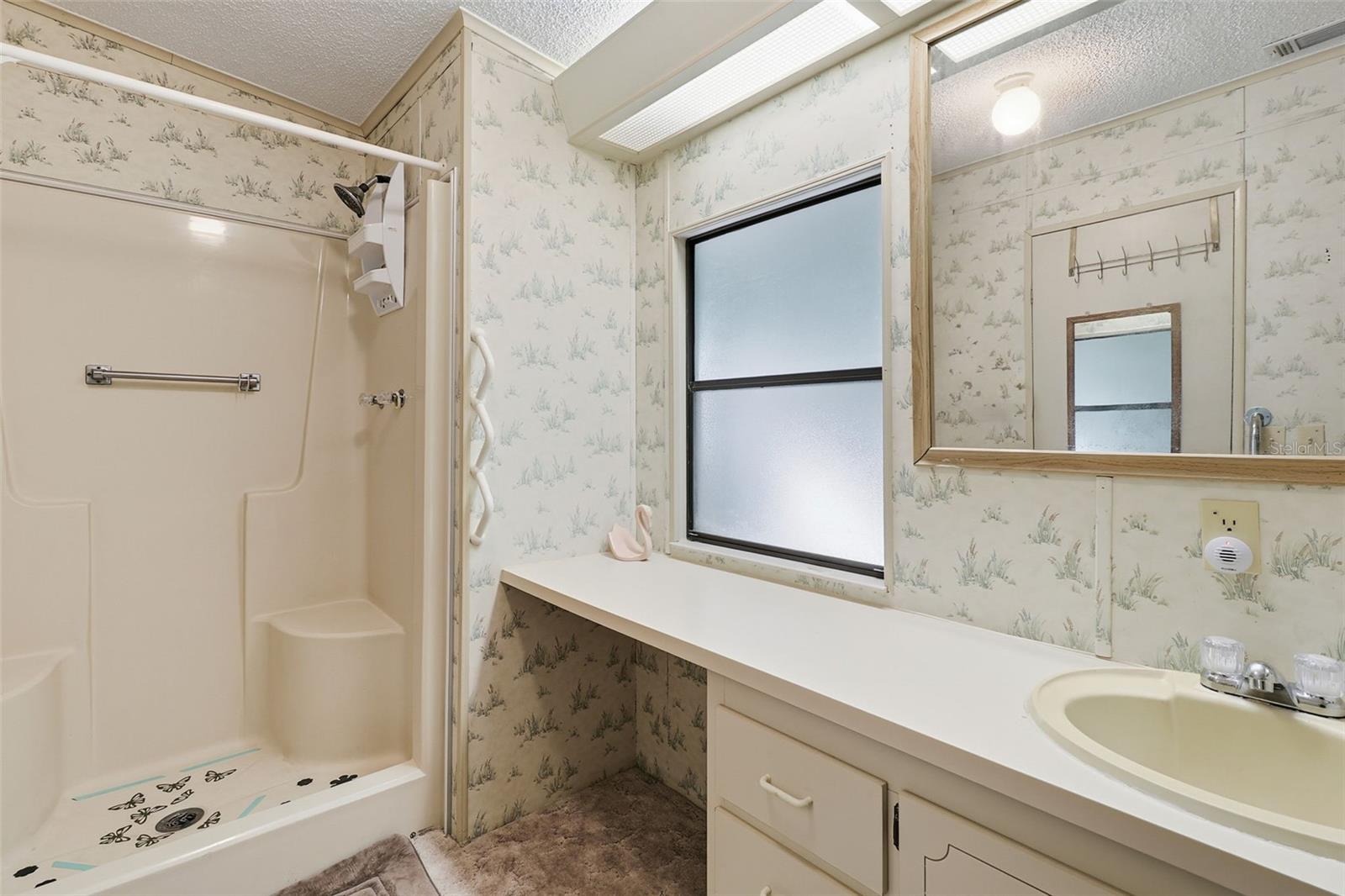 Image 20 of 39 For 6644 Princeton Drive Ne