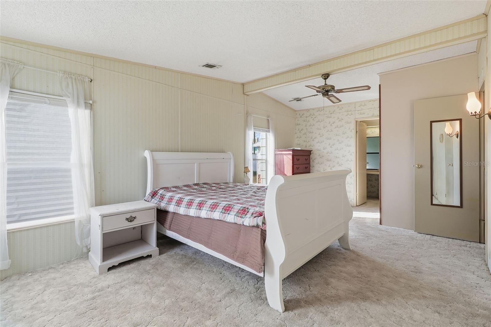 Image 5 of 39 For 6644 Princeton Drive Ne