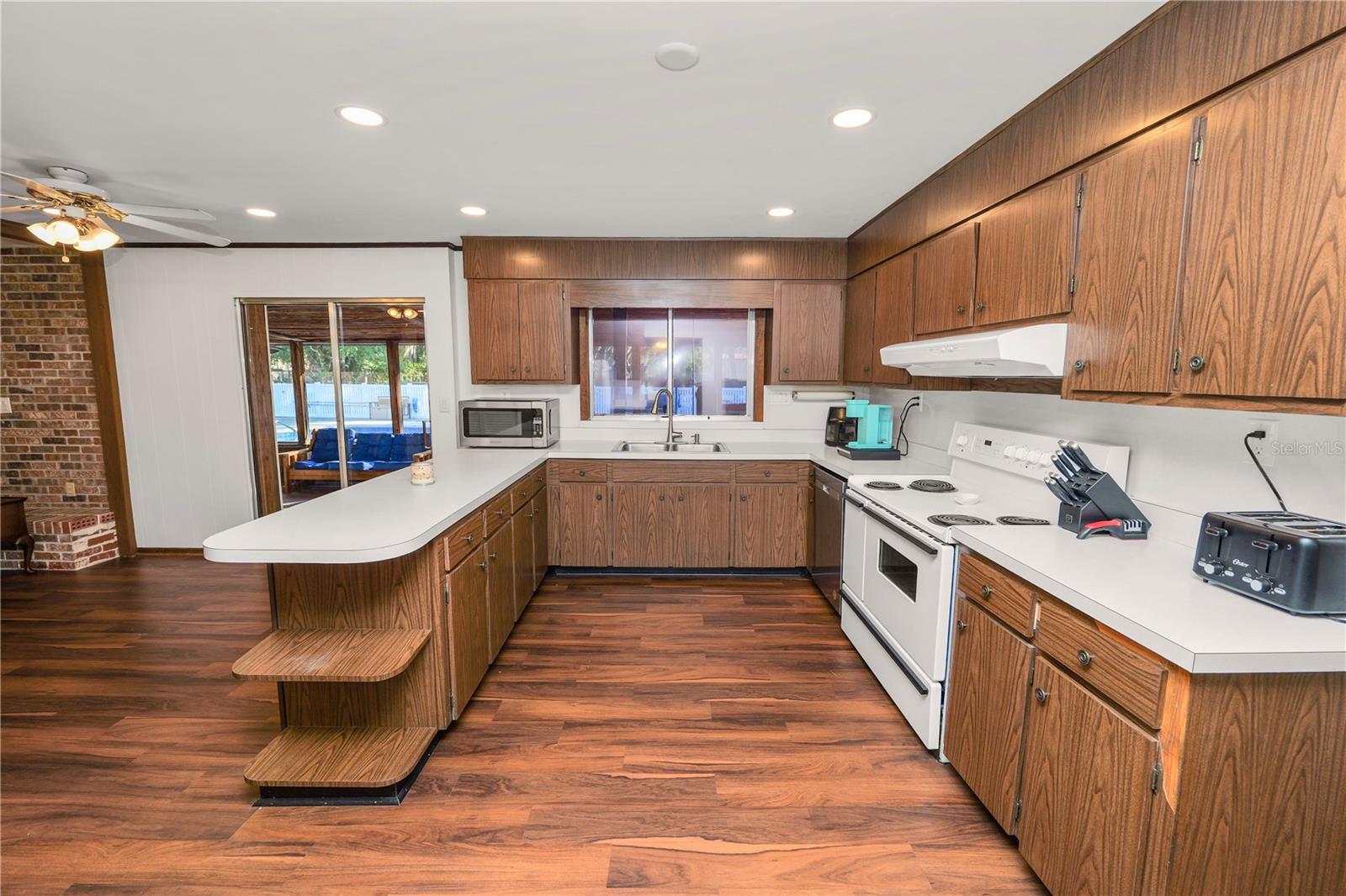 Image 17 of 75 For 4615 Old Polk City Road