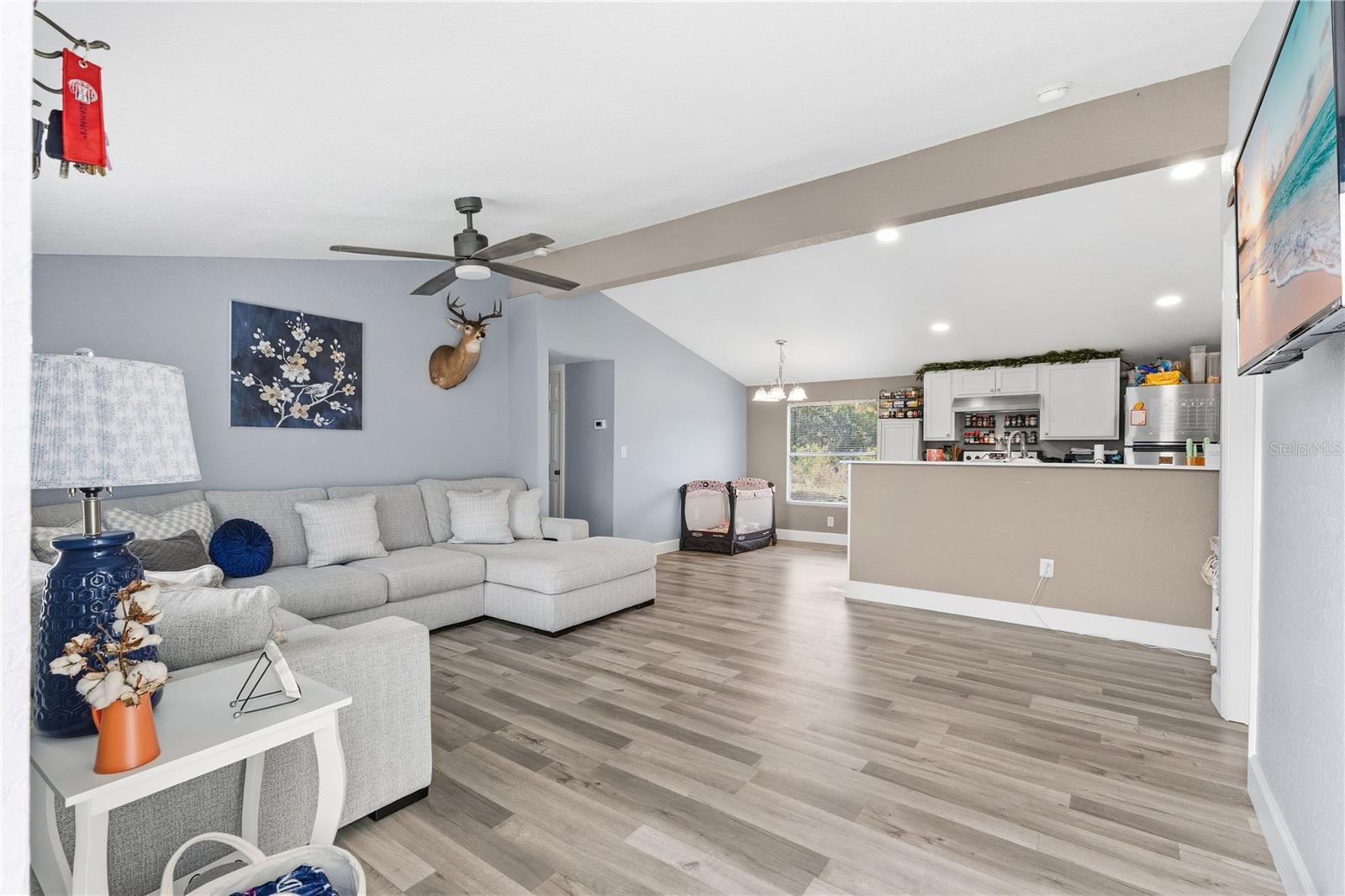 Image 3 of 36 For 10810 Sportsman Trail