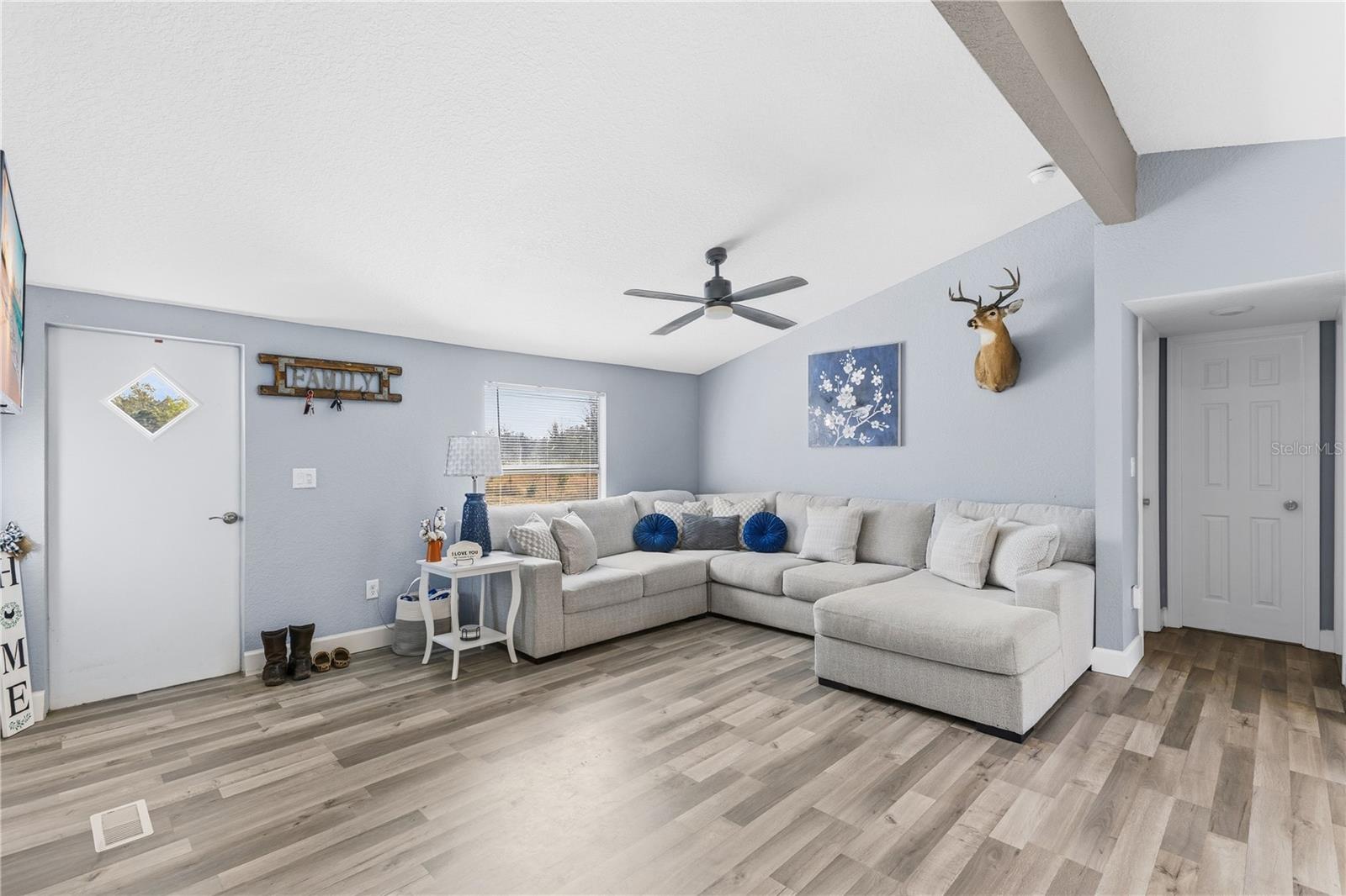 Image 4 of 36 For 10810 Sportsman Trail