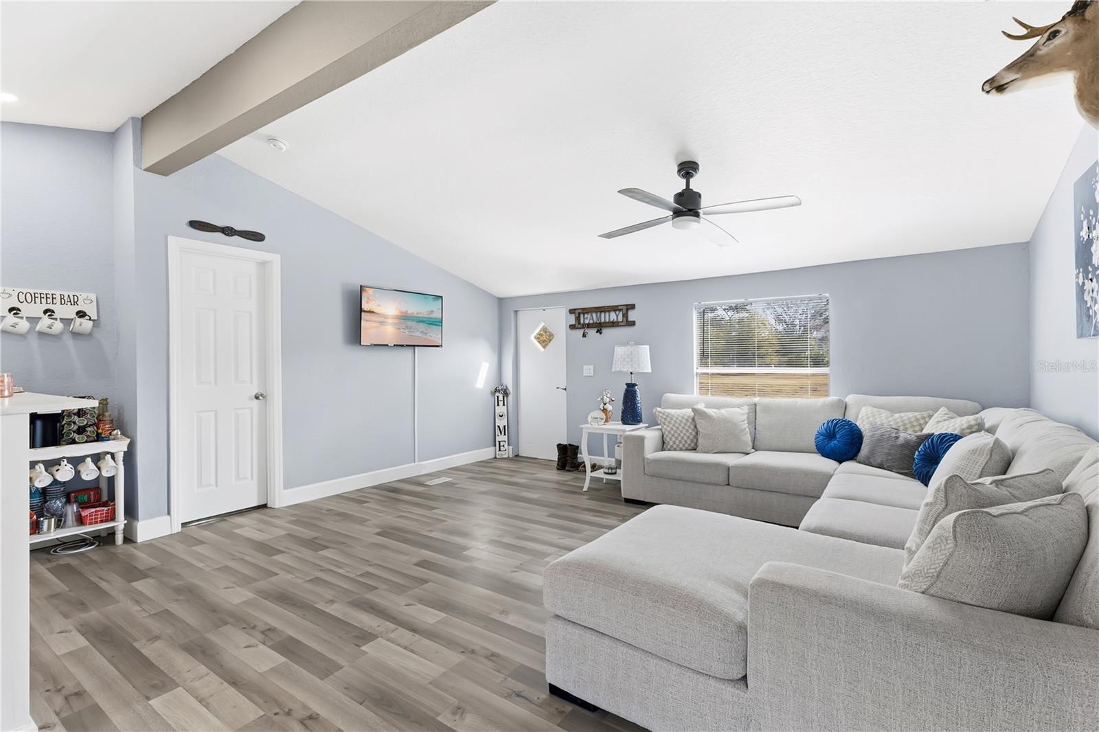 Image 5 of 36 For 10810 Sportsman Trail