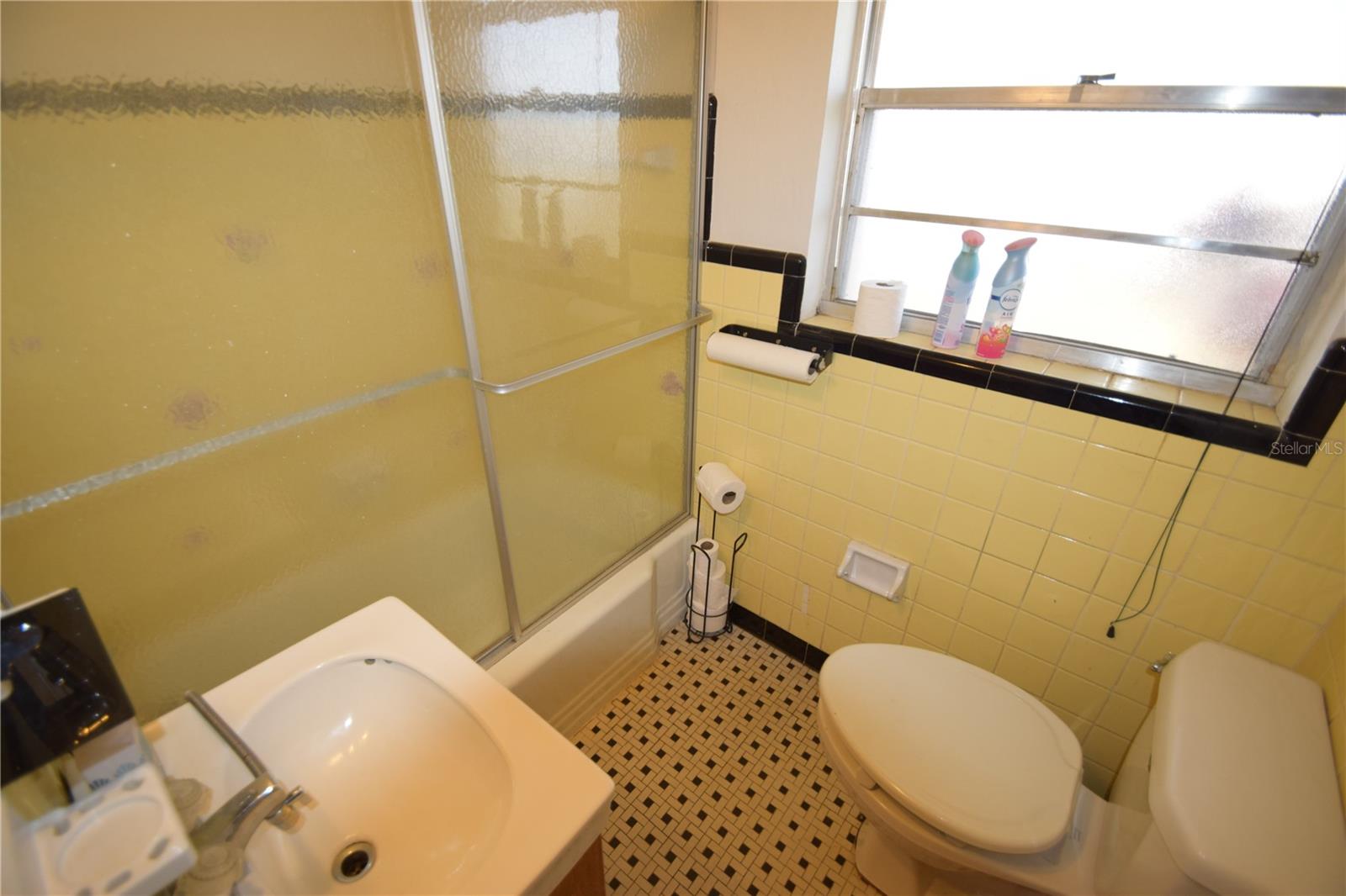 Image 14 of 39 For 530 Belleview Avenue