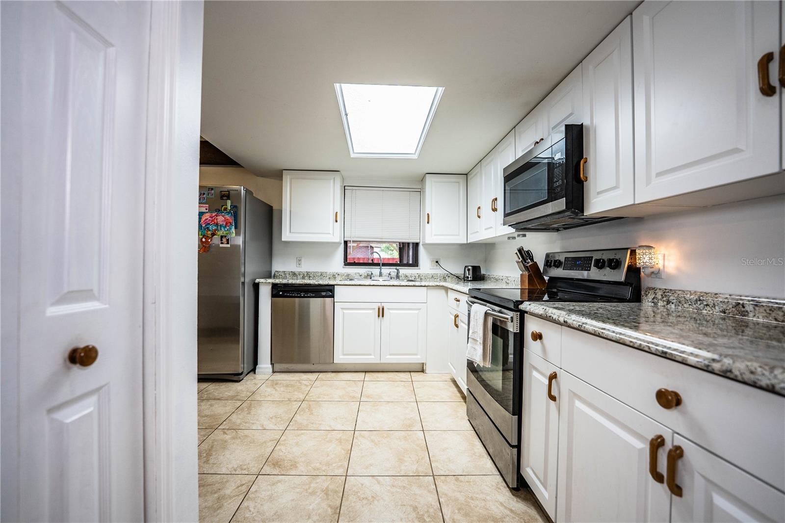 Image 16 of 75 For 207 24th Court Sw