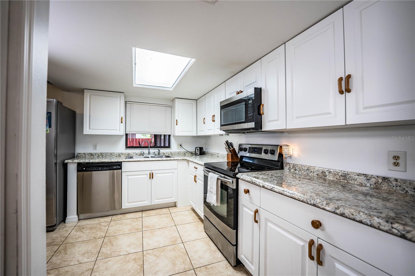 Image 17 of 75 For 207 24th Court Sw