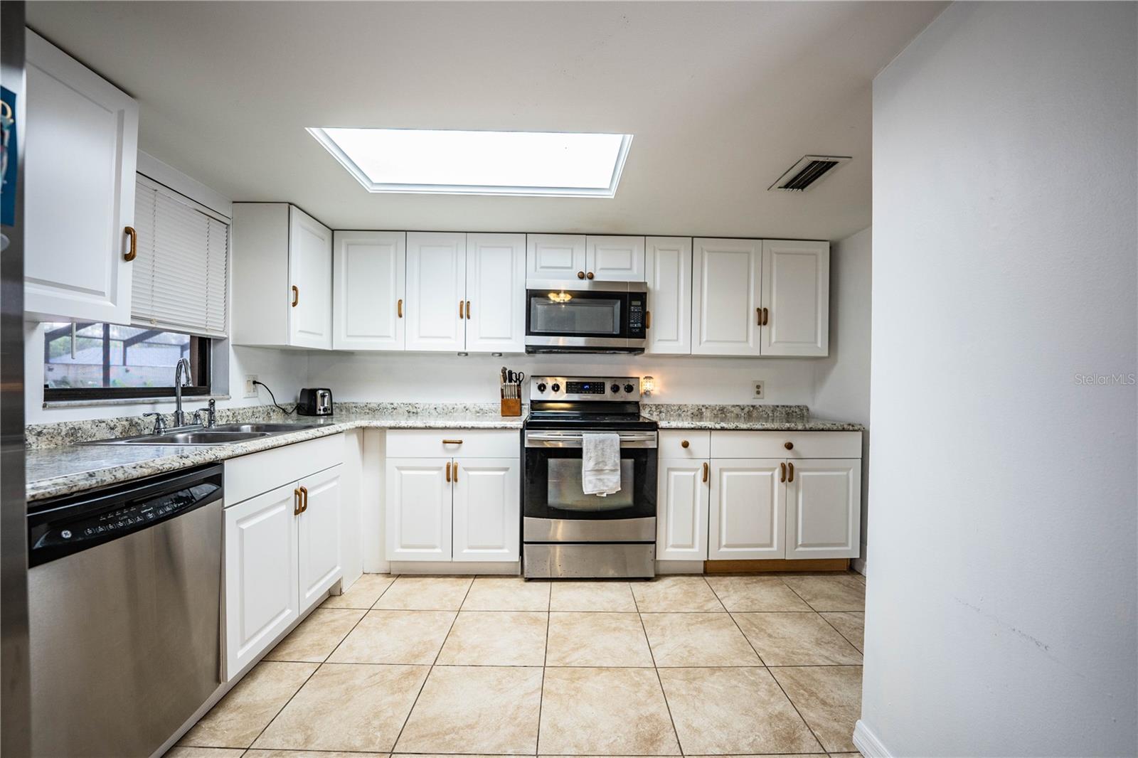 Image 18 of 75 For 207 24th Court Sw