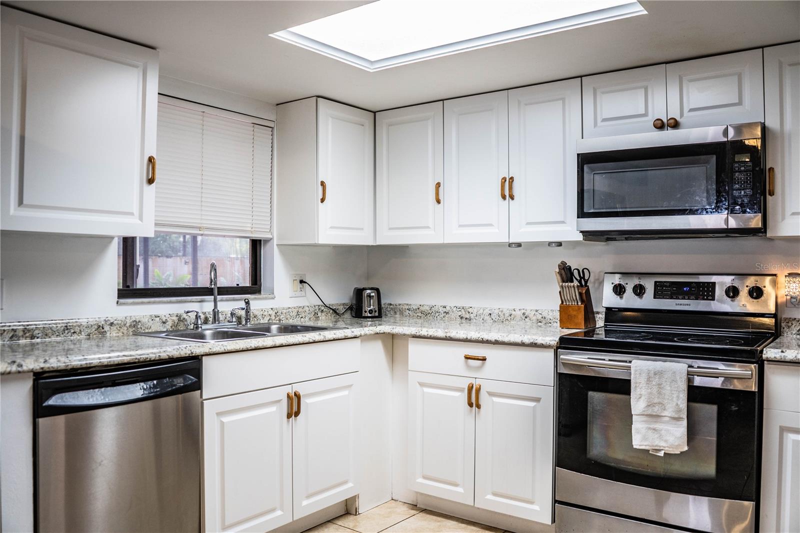 Image 19 of 75 For 207 24th Court Sw