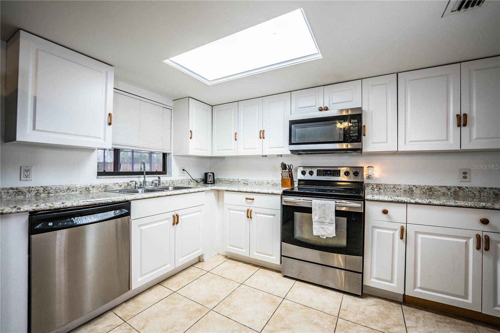 Image 20 of 75 For 207 24th Court Sw