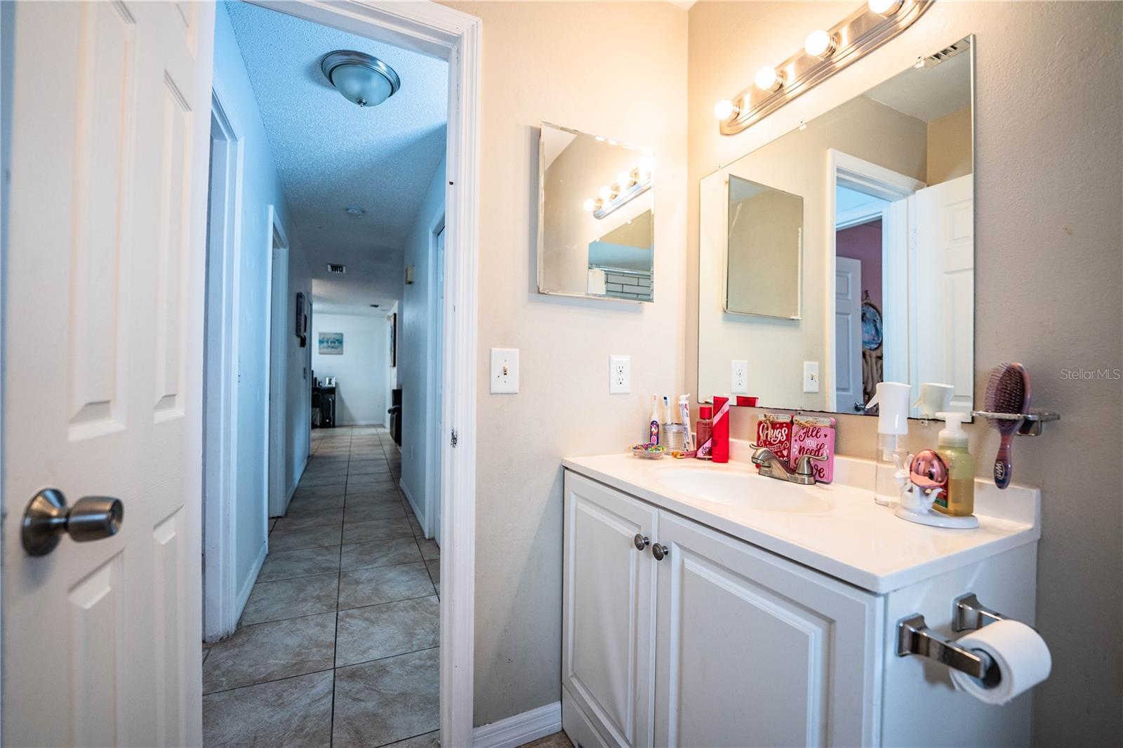 Image 33 of 75 For 207 24th Court Sw