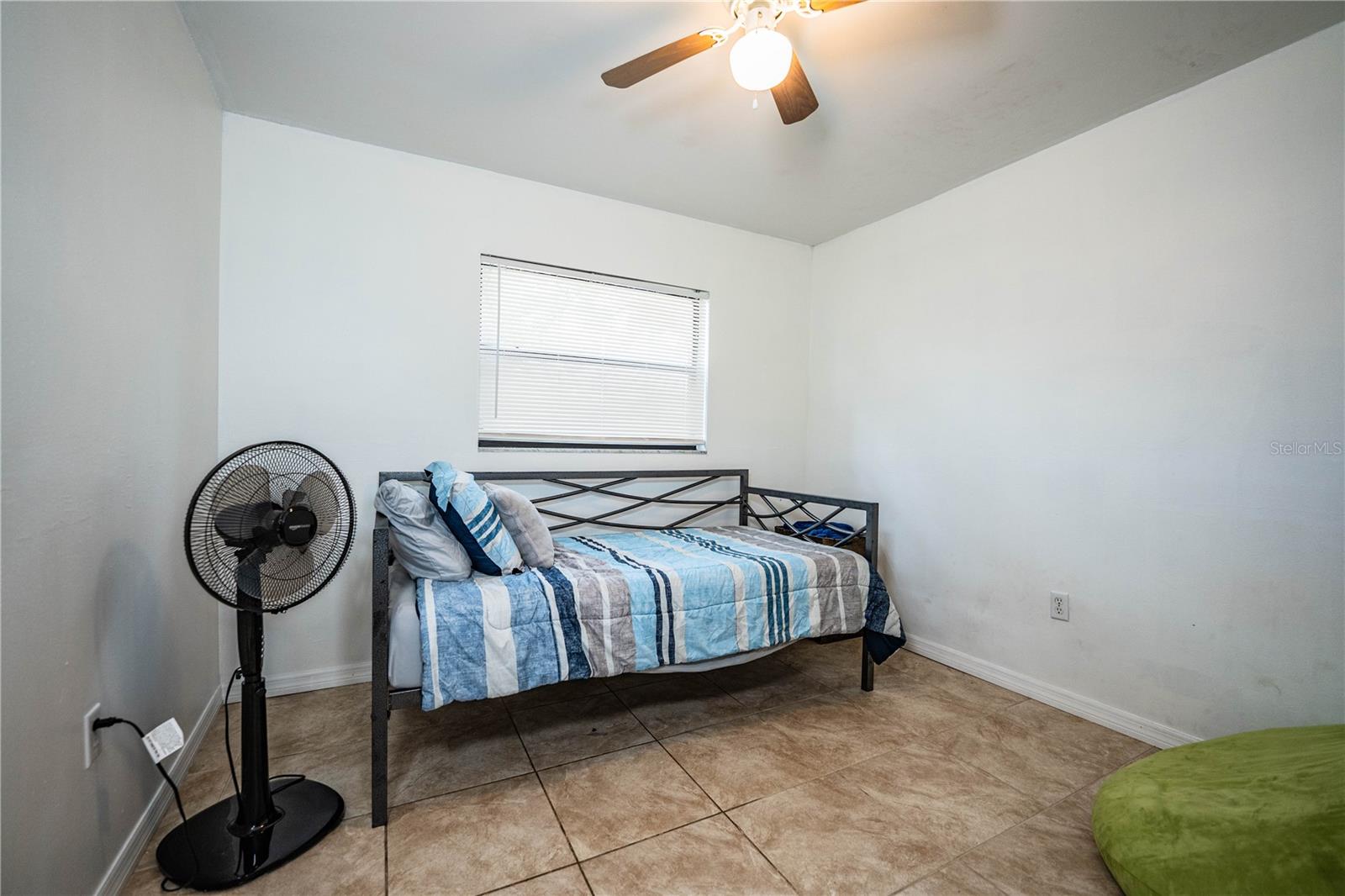 Image 37 of 75 For 207 24th Court Sw