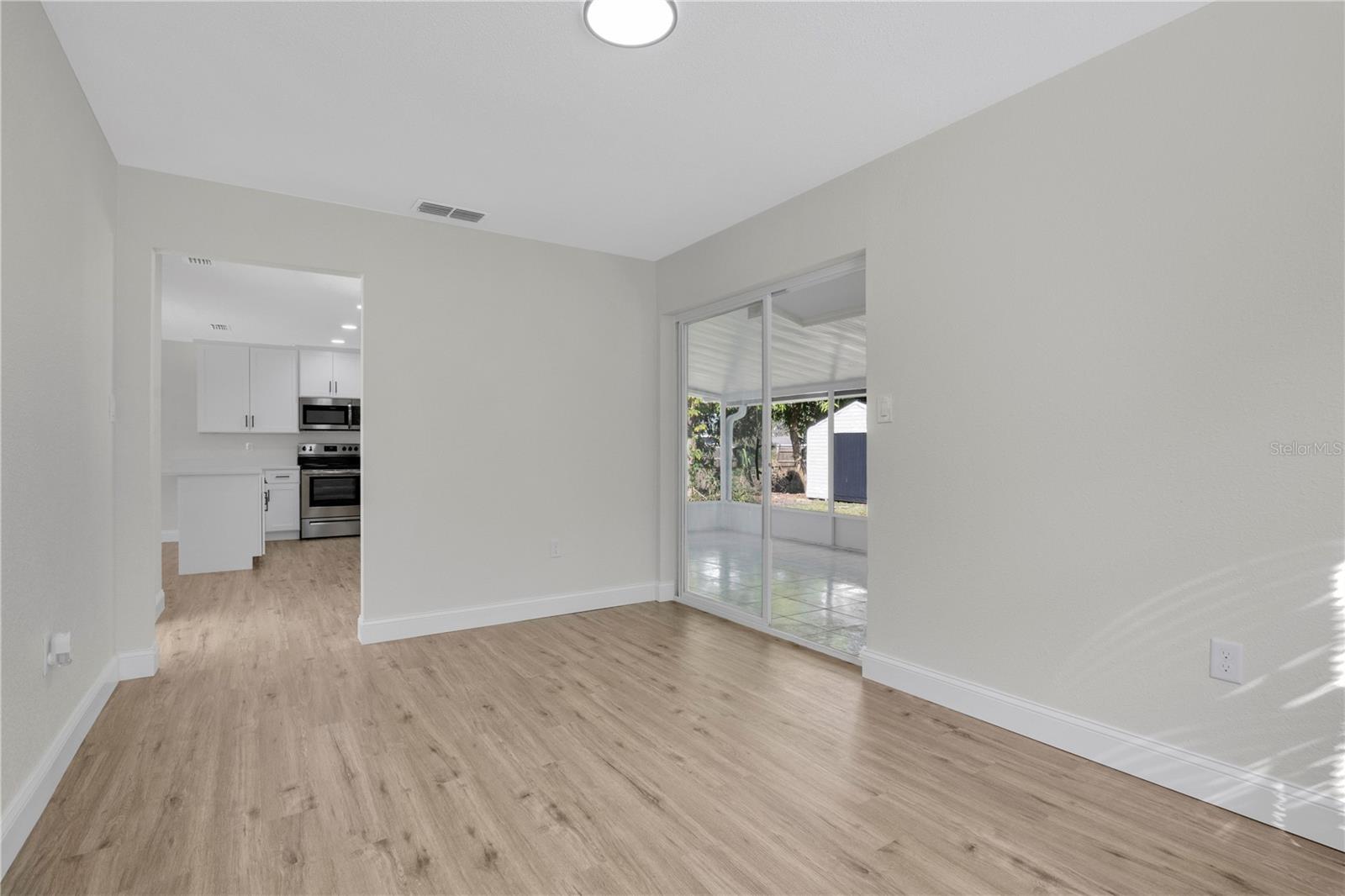 Image 12 of 31 For 1033 Wildwood W