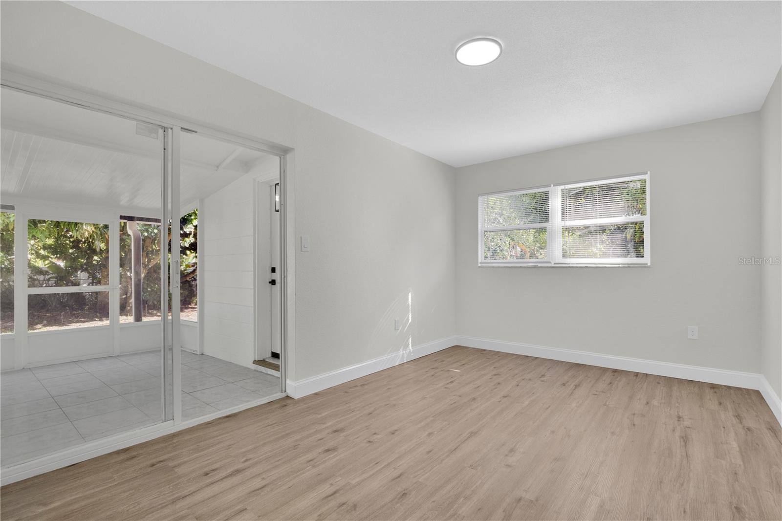 Image 13 of 31 For 1033 Wildwood W