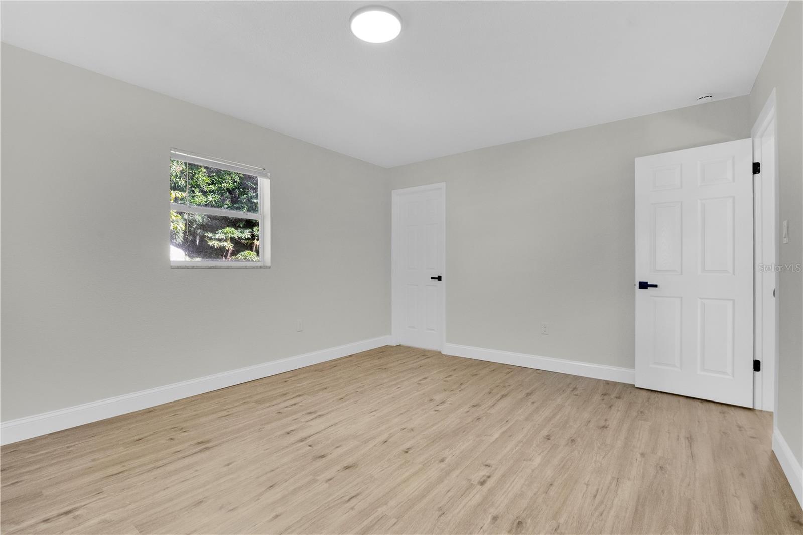 Image 17 of 31 For 1033 Wildwood W