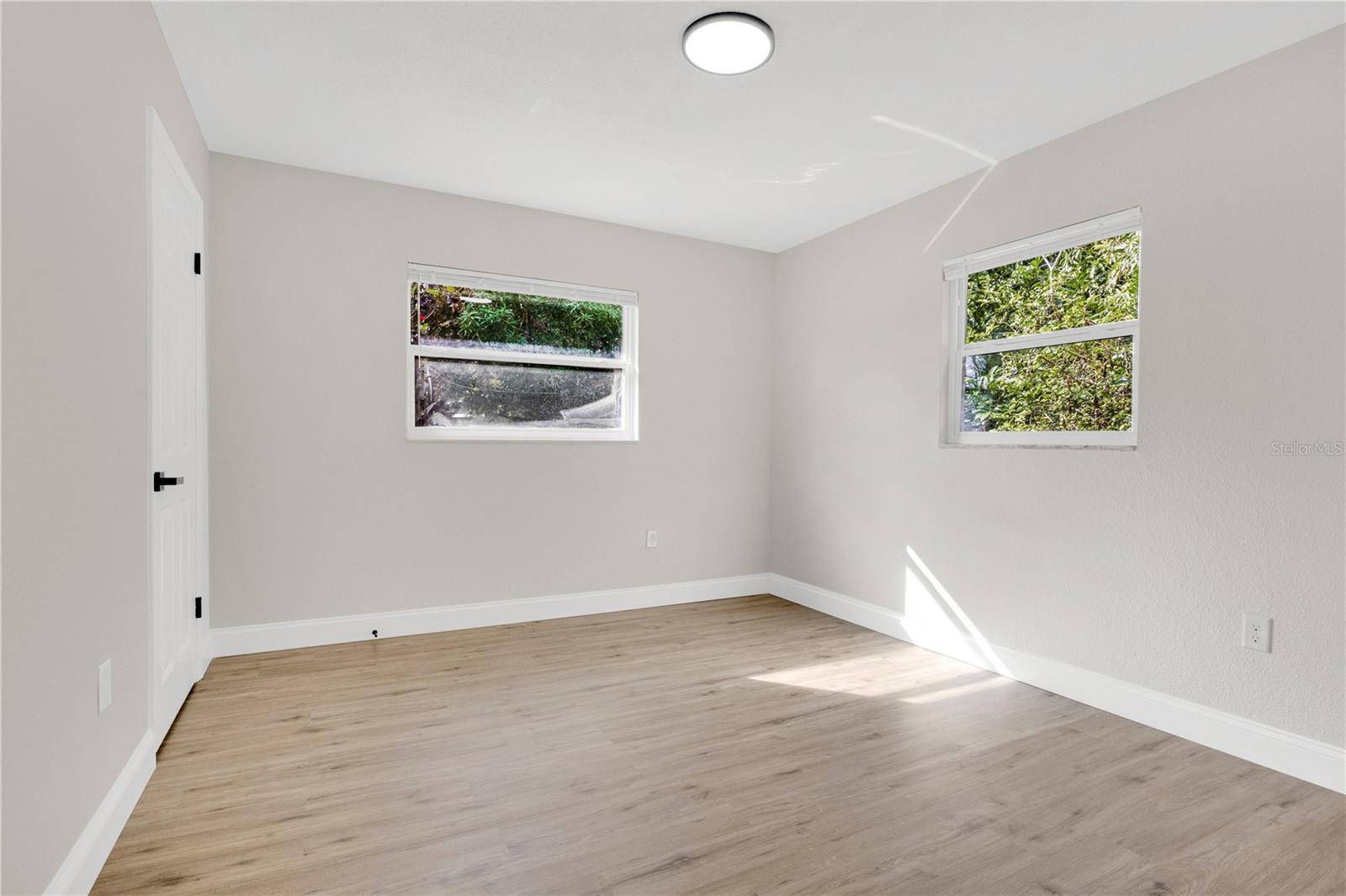 Image 18 of 31 For 1033 Wildwood W