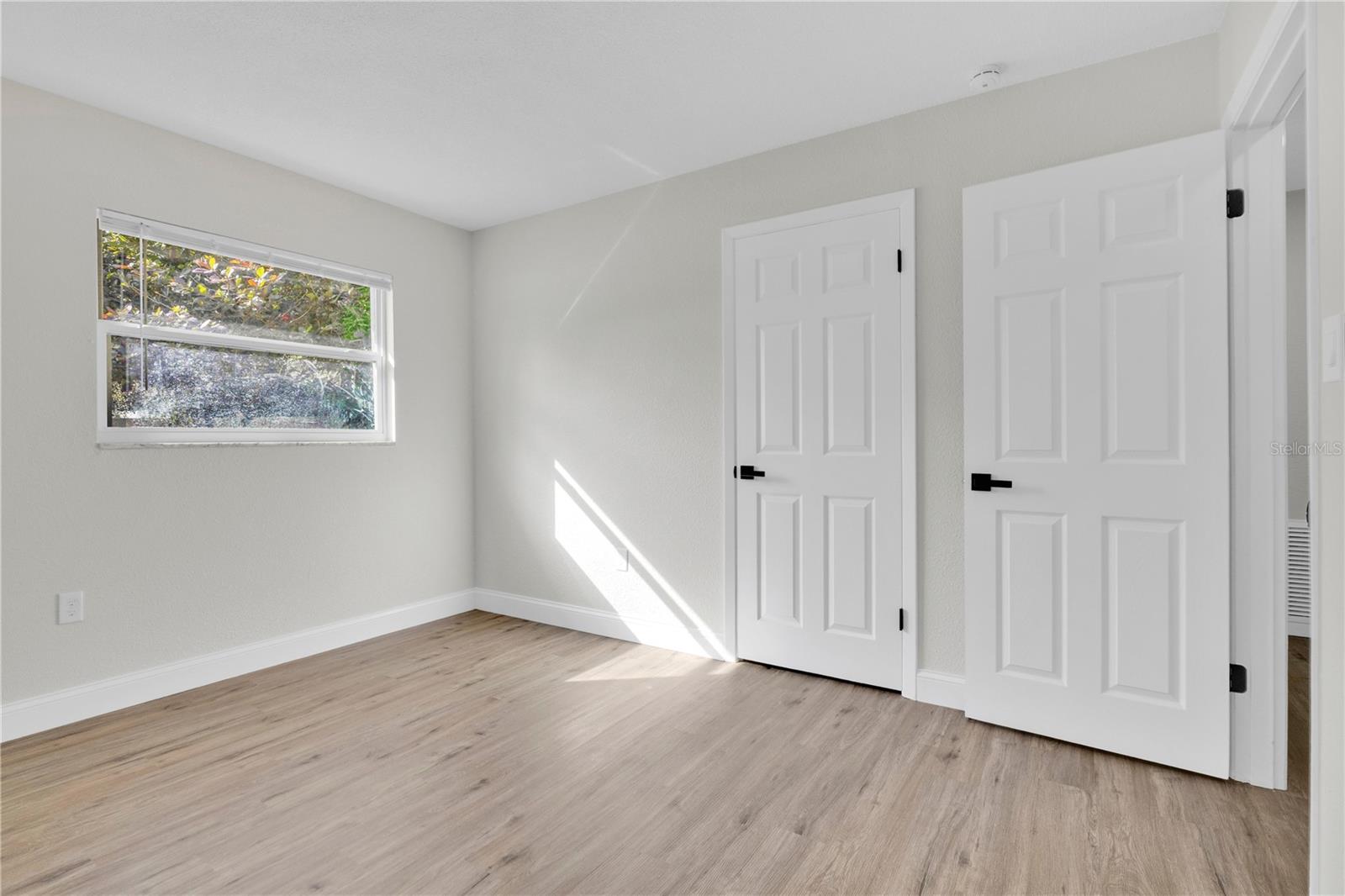 Image 22 of 31 For 1033 Wildwood W