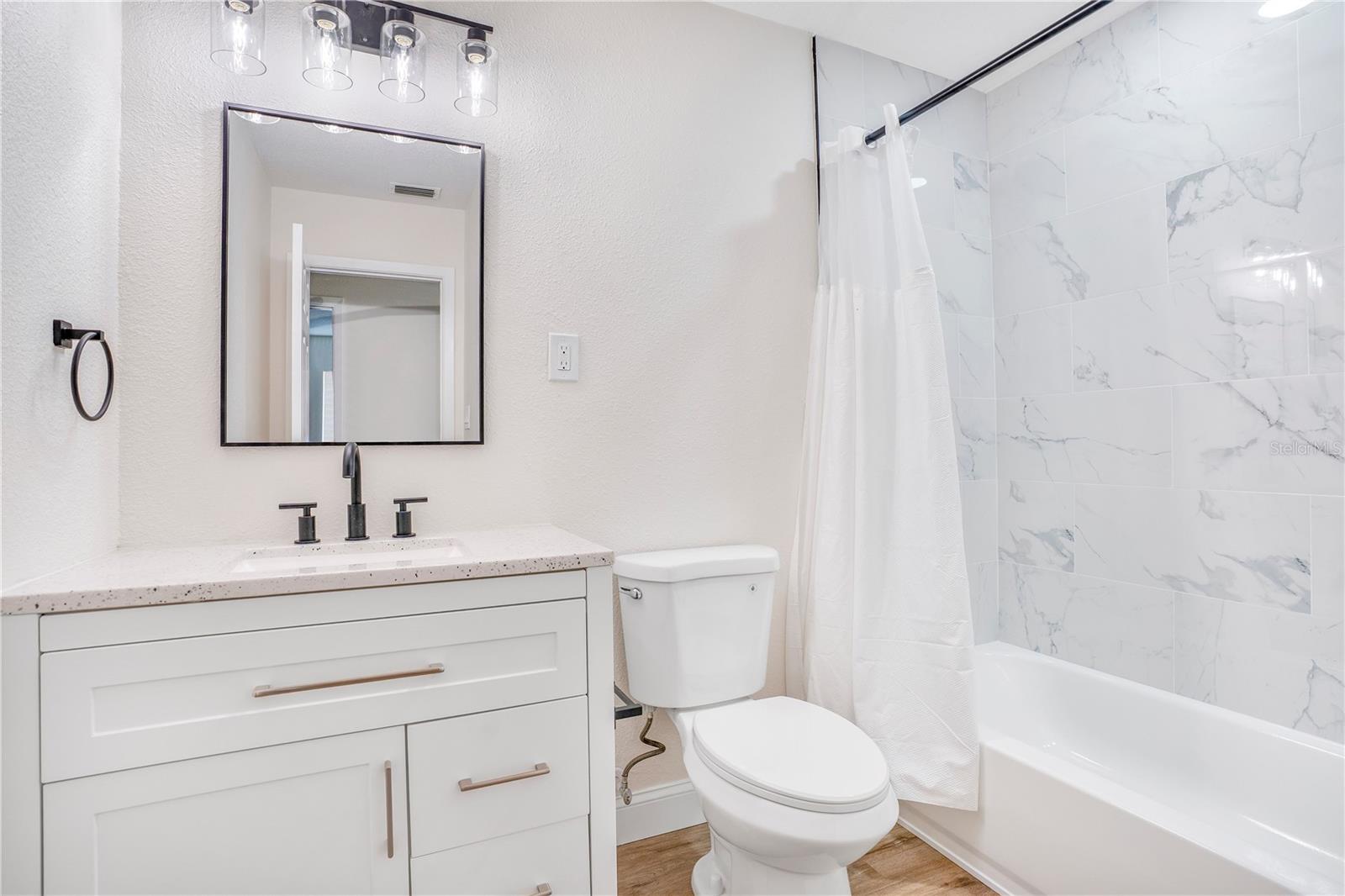 Image 23 of 31 For 1033 Wildwood W