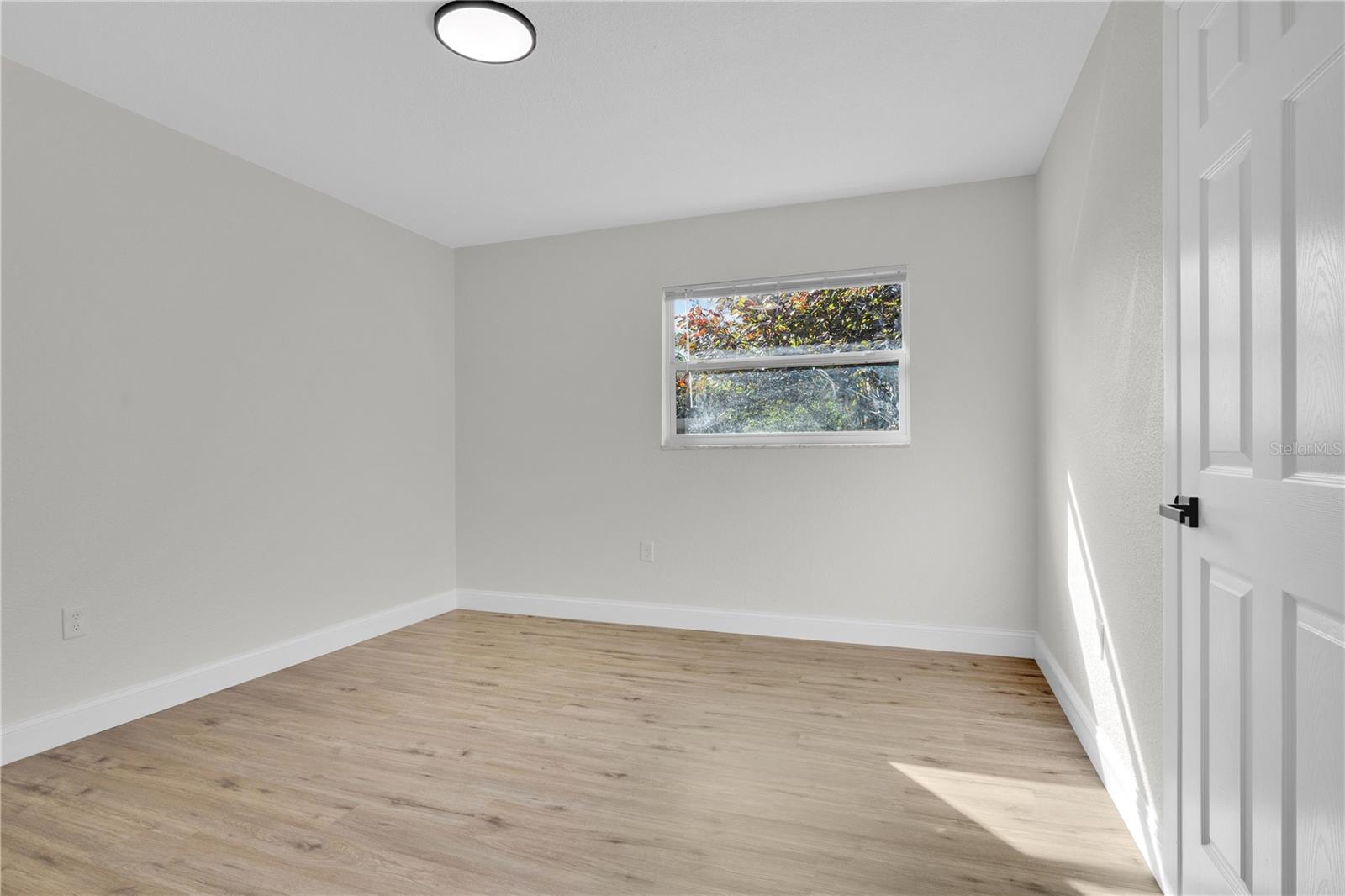 Image 26 of 31 For 1033 Wildwood W