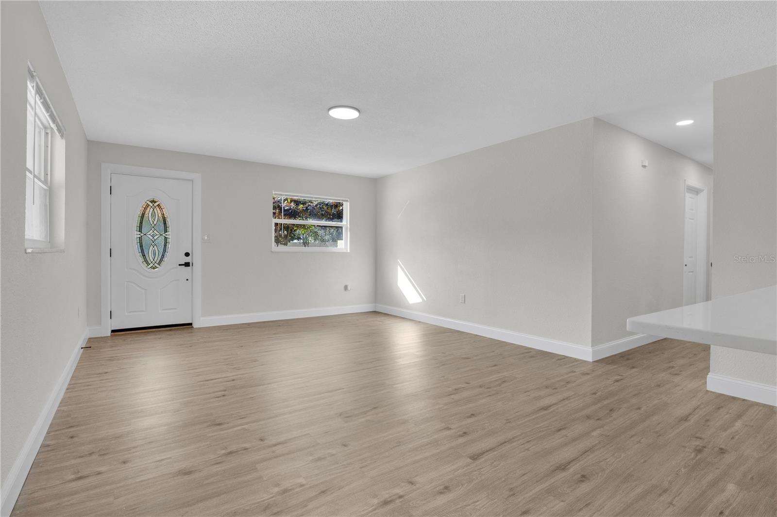 Image 6 of 31 For 1033 Wildwood W