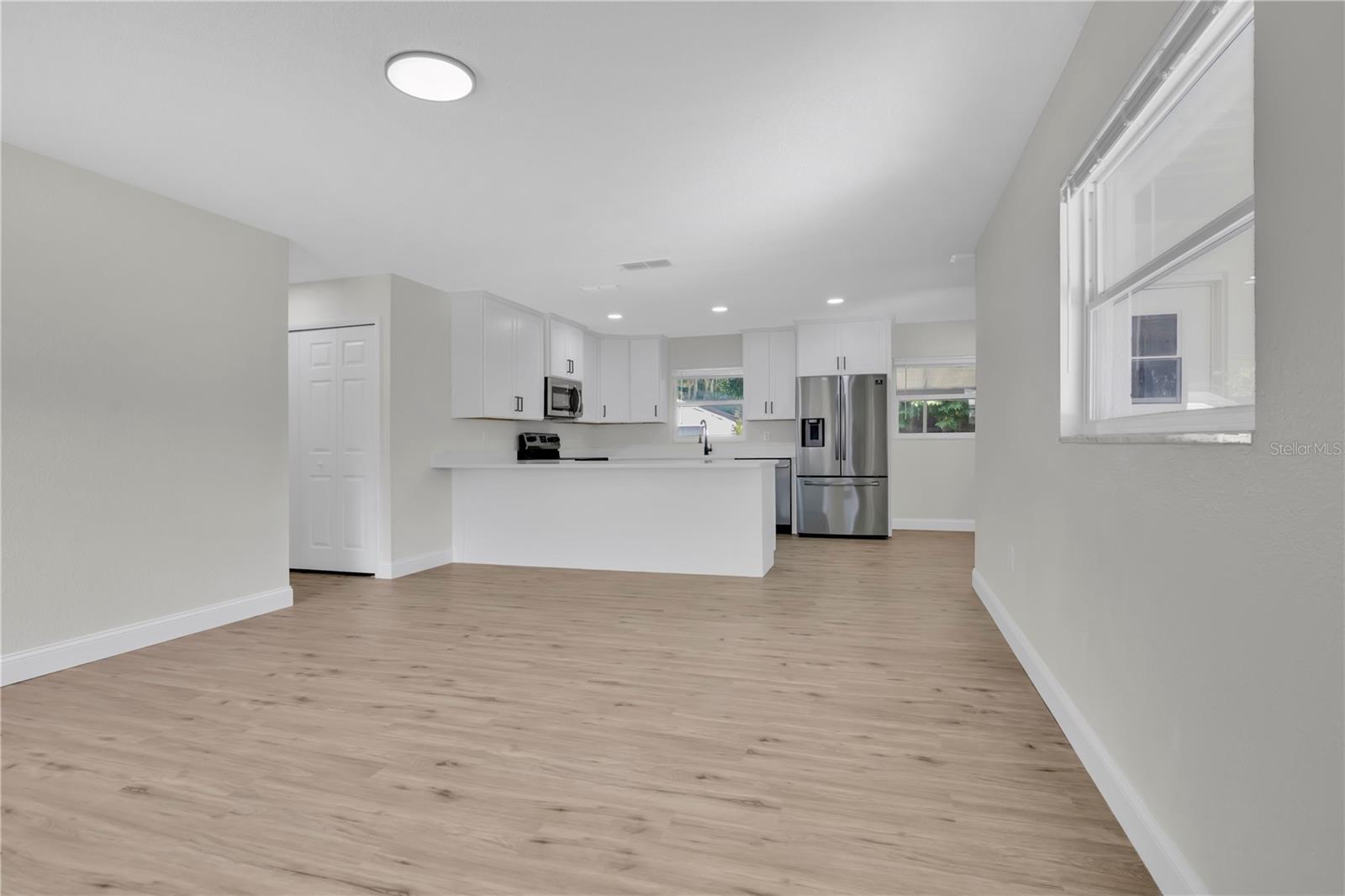 Image 7 of 31 For 1033 Wildwood W