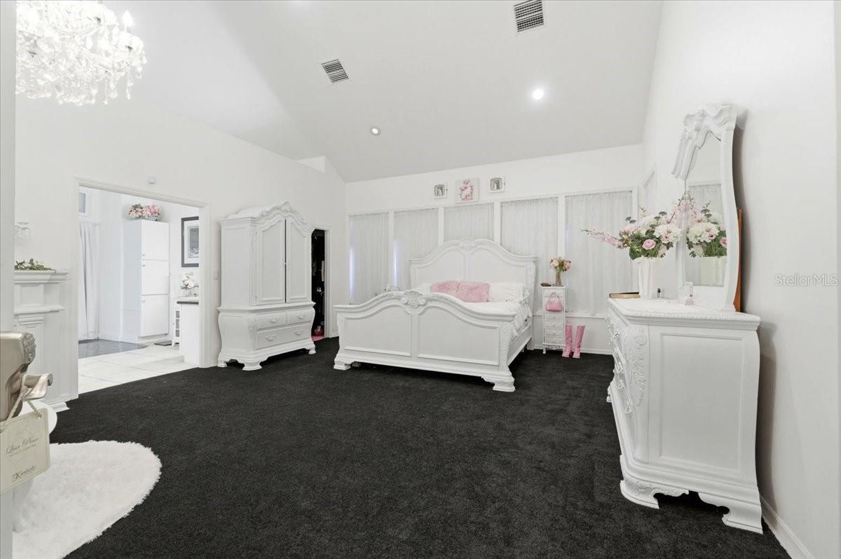 Listing photo id 8 for 4703 Rambling River Road