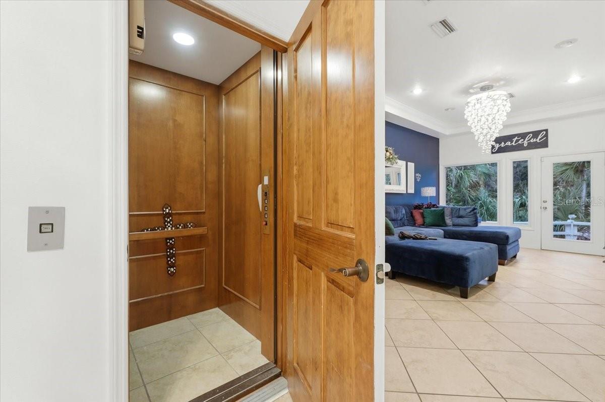 Listing photo id 16 for 4703 Rambling River Road