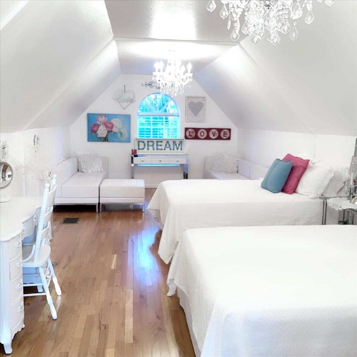 Listing photo id 52 for 4703 Rambling River Road