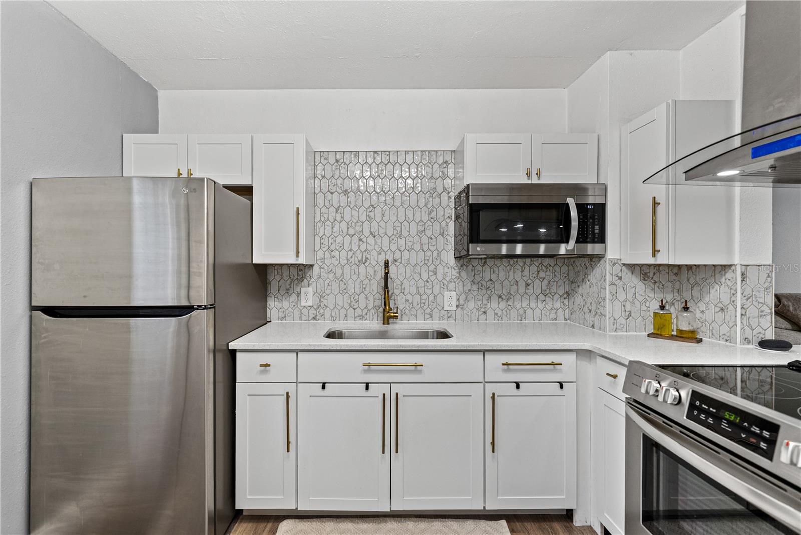 Image 10 of 53 For 527 Pilaklakaha Avenue