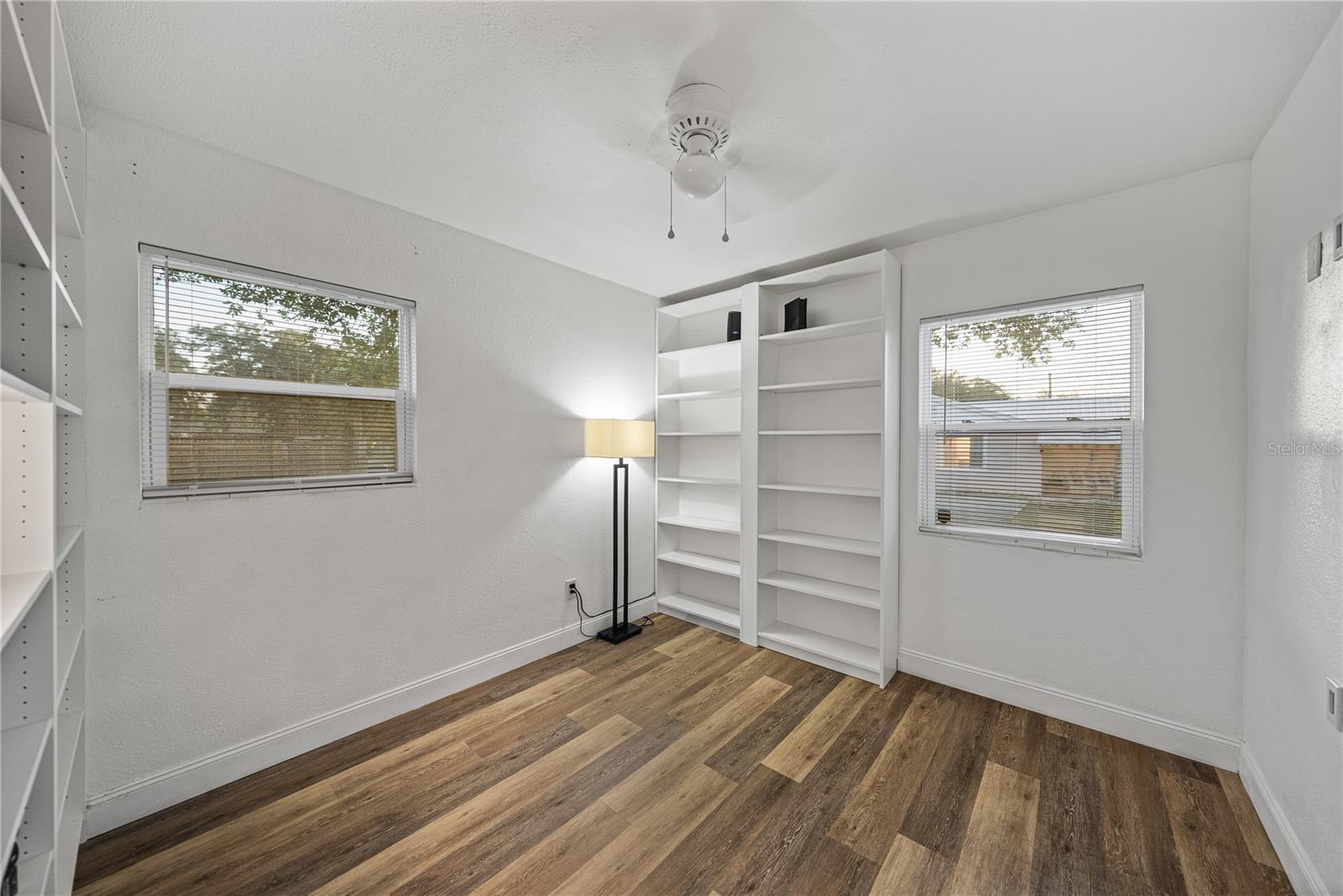 Image 28 of 53 For 527 Pilaklakaha Avenue